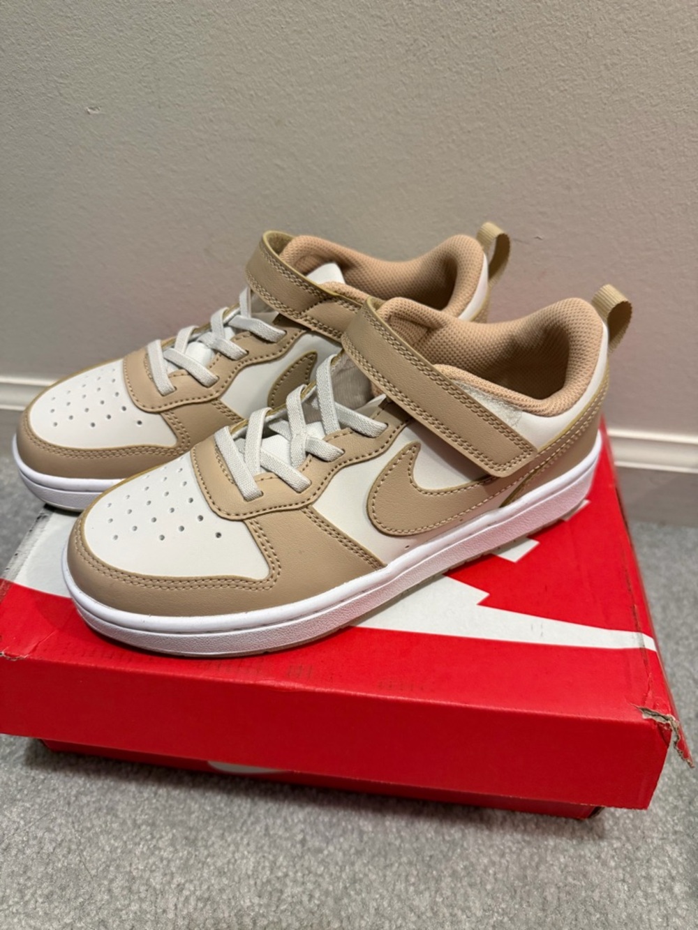 Nike Kids Low-Top Sneakers in tan and white with Hook-and-Loop Strap